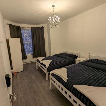 Rayan'S Lodge Stratford Лондон Экстерьер фото