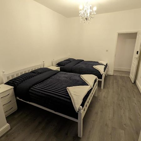 Rayan'S Lodge Stratford Лондон Экстерьер фото