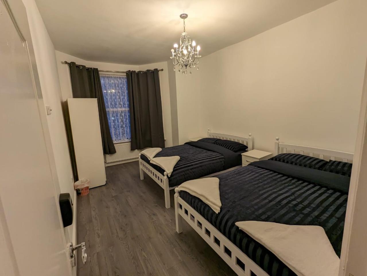 Rayan'S Lodge Stratford Лондон Экстерьер фото
