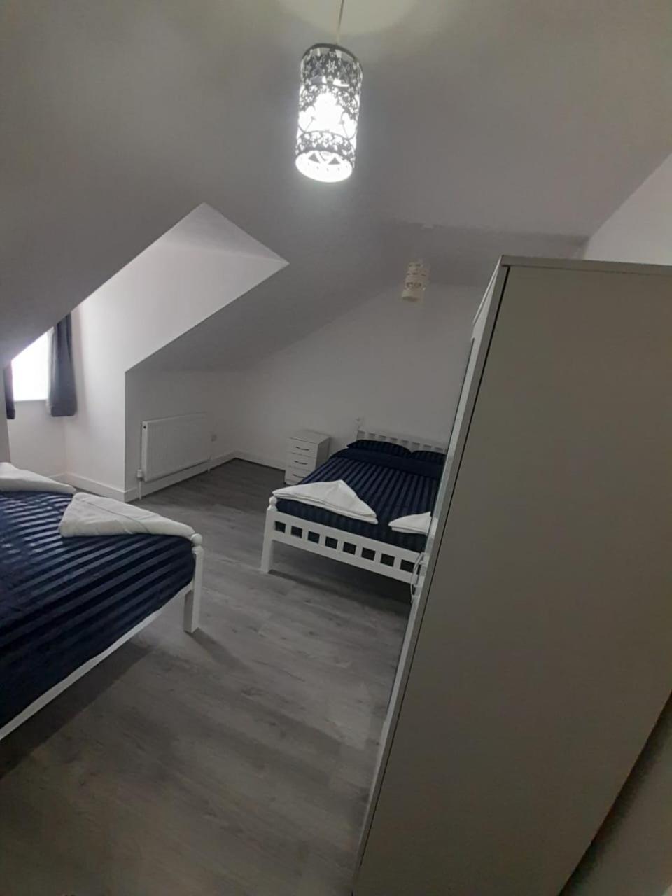 Rayan'S Lodge Stratford Лондон Экстерьер фото