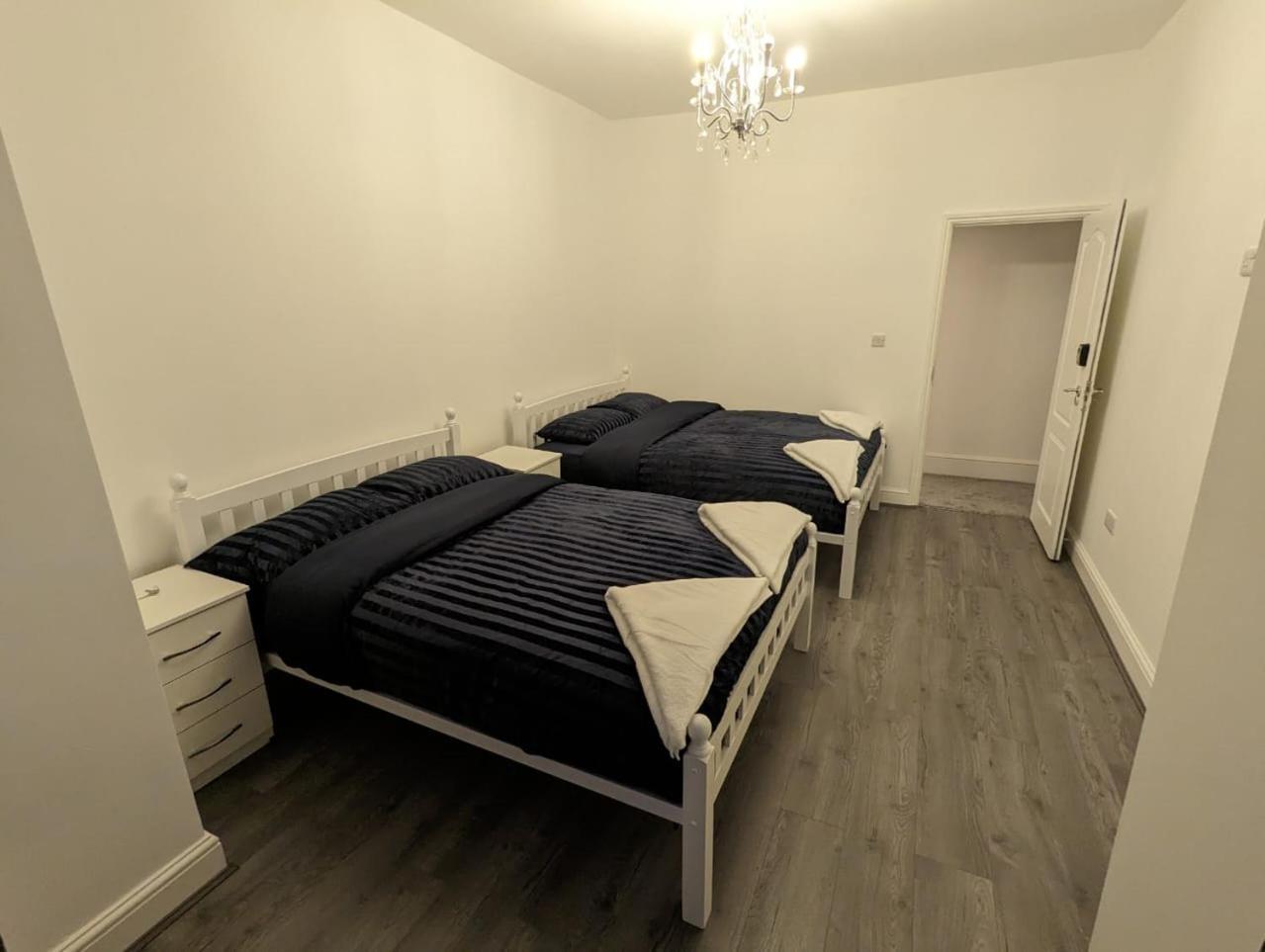 Rayan'S Lodge Stratford Лондон Экстерьер фото