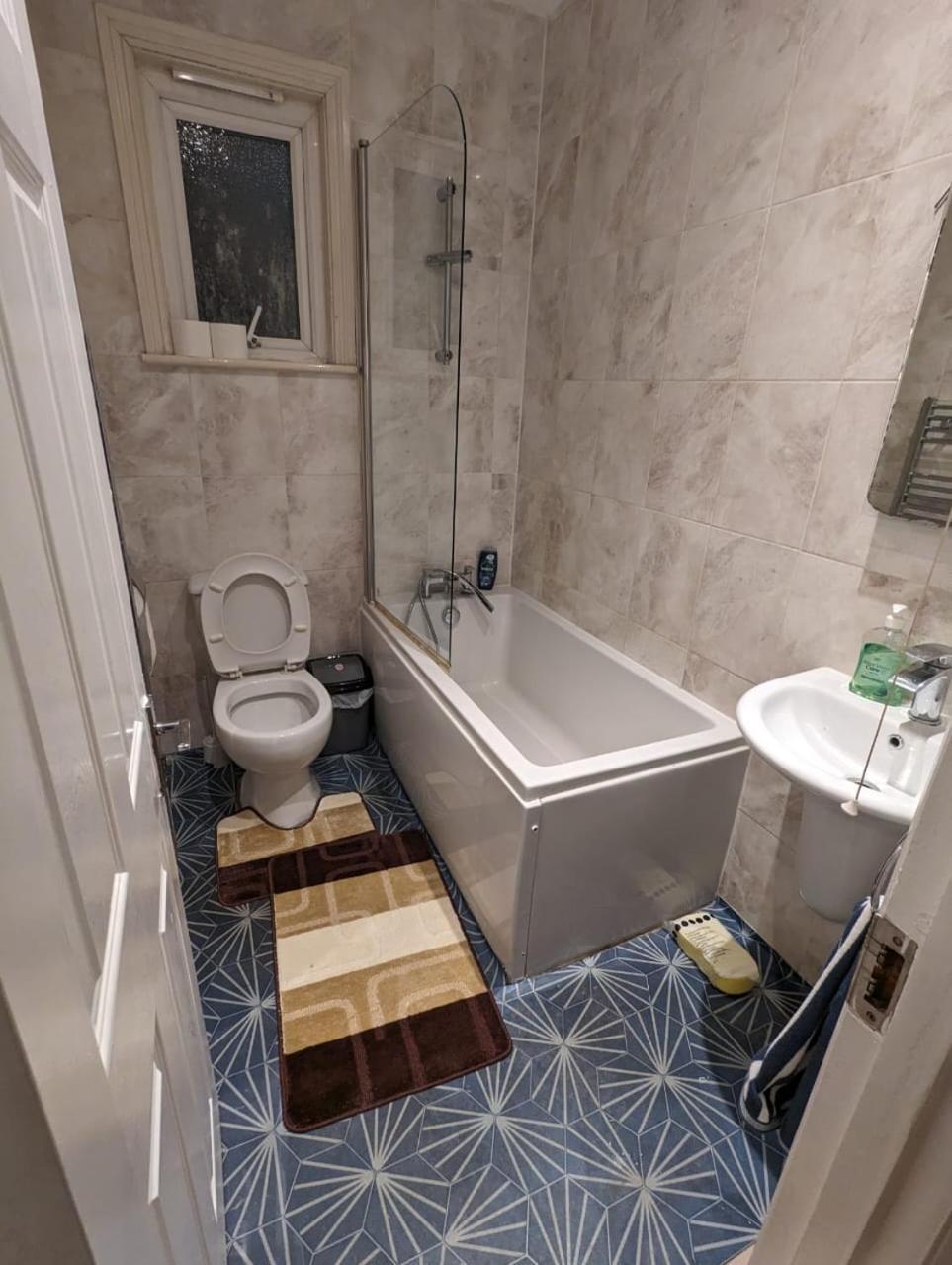Rayan'S Lodge Stratford Лондон Экстерьер фото